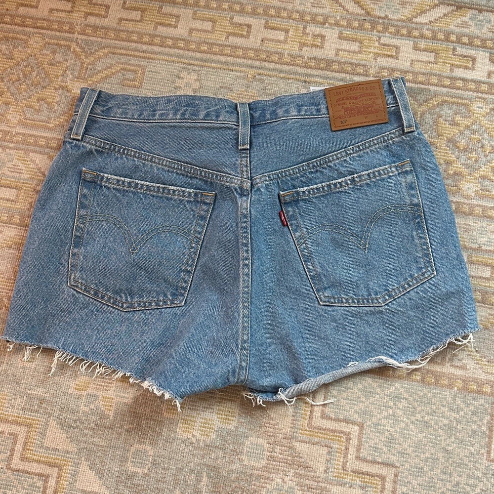 NWOT Levi’s 501 Denim Blue Women's Daisy Duke Cutoff shorts, size 30